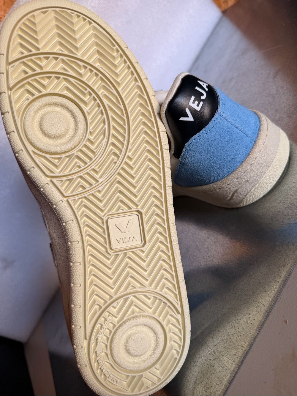 Veja Low-Top Sneaker in White, Light Blue and Black - Picture 4 of 7